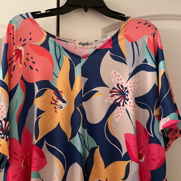 Prep Obsessed Lilly Tropical Floral Pop Drop Shoulder Top - Navy & Yellow - Picture 8 of 9